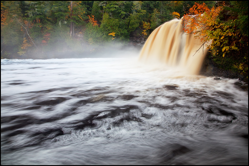 Presque Isle Falls Waterfall, Porcupine Mountains Wilderness State Park, Upper Michigan, Picture
